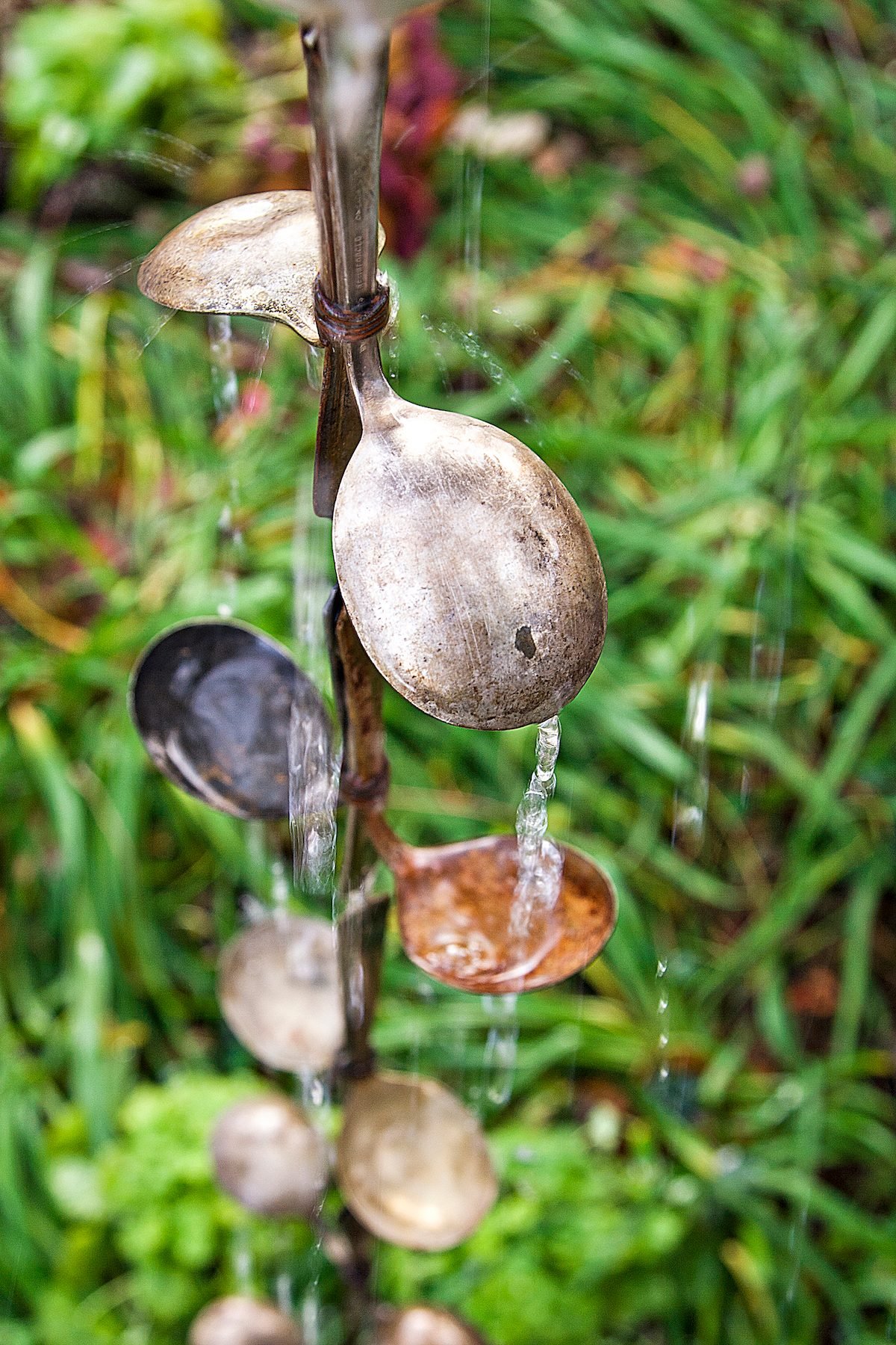 How to Make a Rain Chain With Spoons