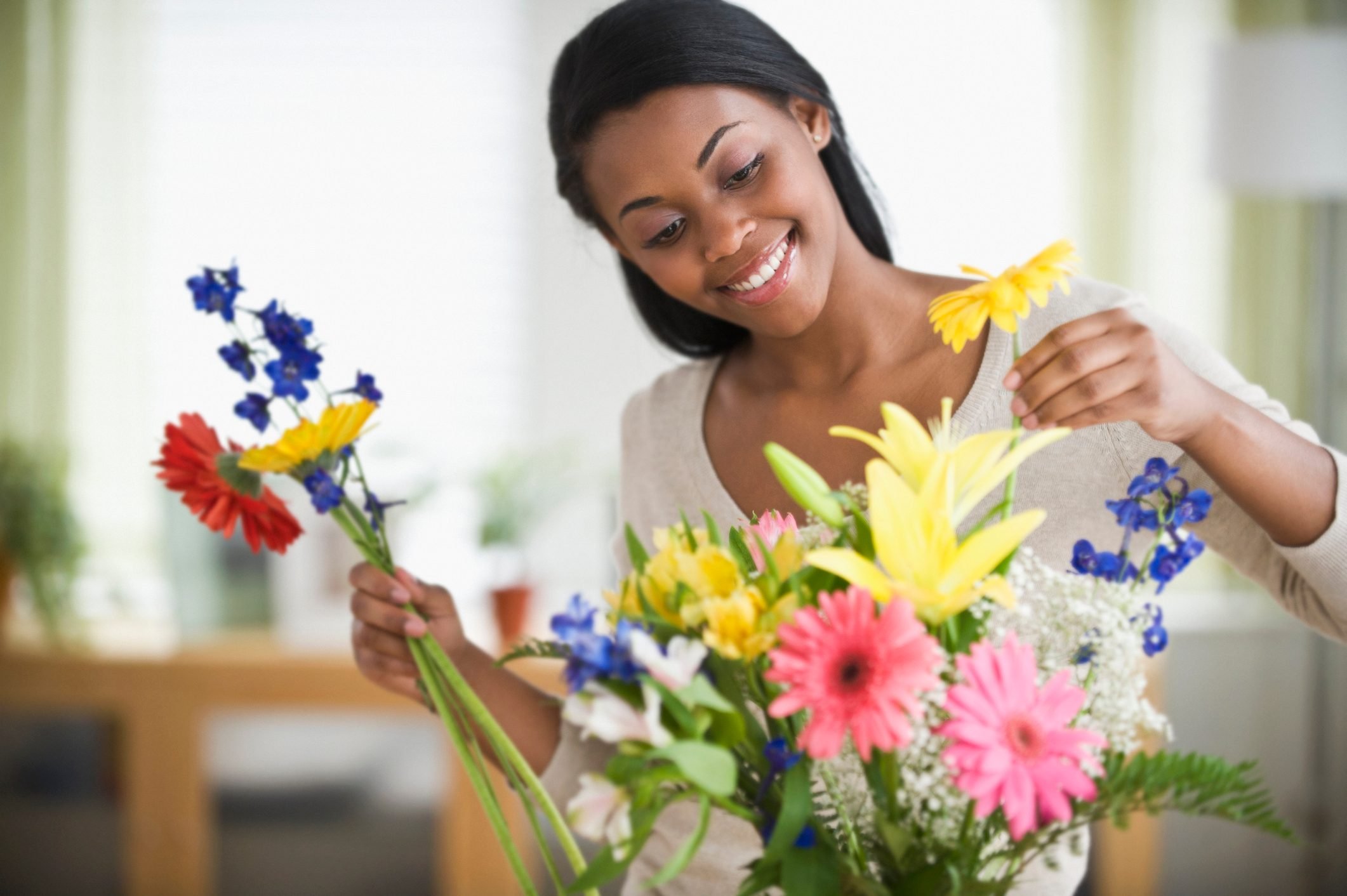 How to Arrange Fresh Cut Flowers Like a Pro